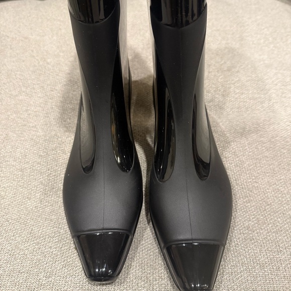 unbranded Shoes - Sleek Black Women's Winter Boots